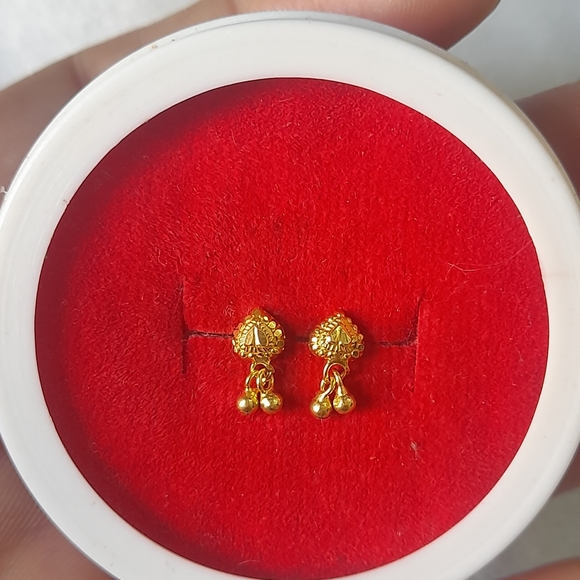 Beautiful new small earrings - Picture 2 of 9